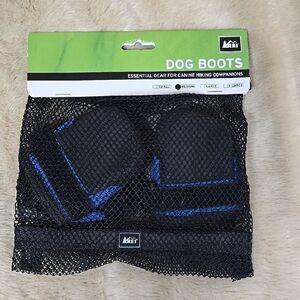 REI DOG BOOTS, SIZE MEDIUM, NEW!